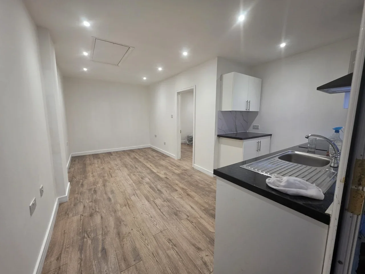Flat Courtlands Close in Watford
