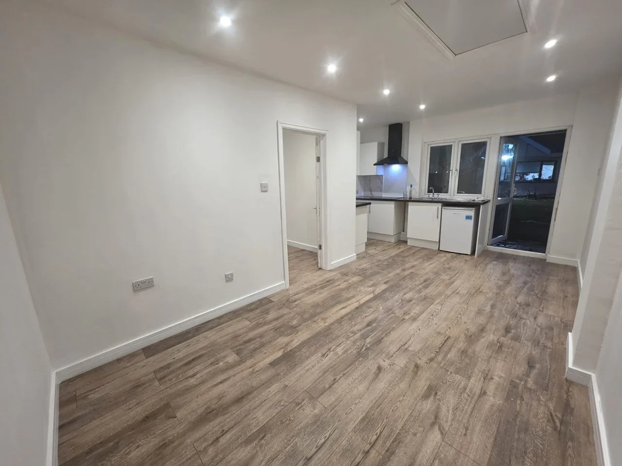 Flat Courtlands Close in Watford