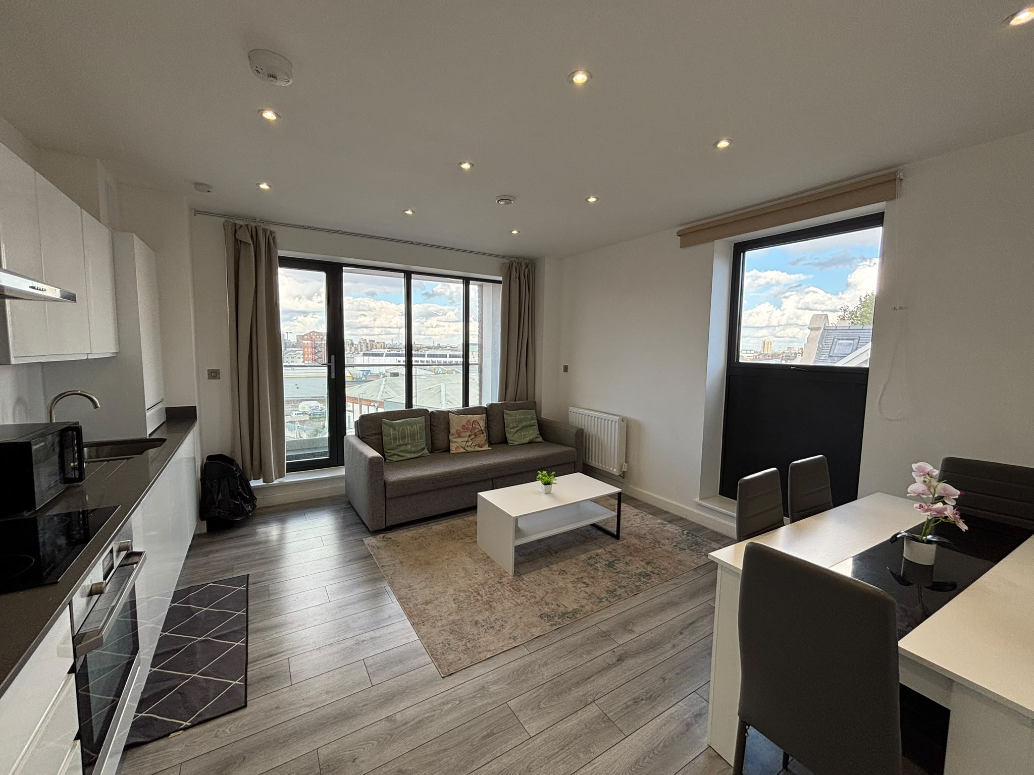 Flat Woolwich Road in Greater London