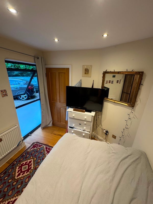 Room Arodene Road in Greater London