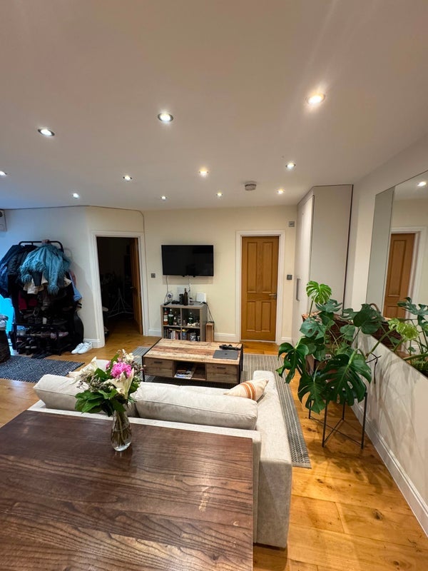 Room Arodene Road in Greater London