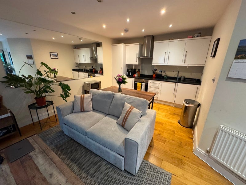 Room Arodene Road in Greater London