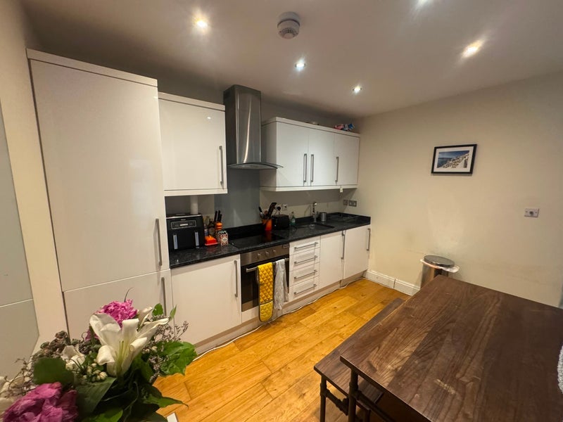 Room Arodene Road in Greater London