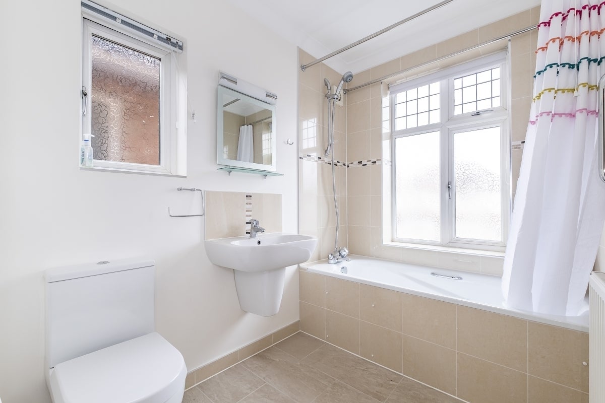 Room Taunton Avenue in Greater London