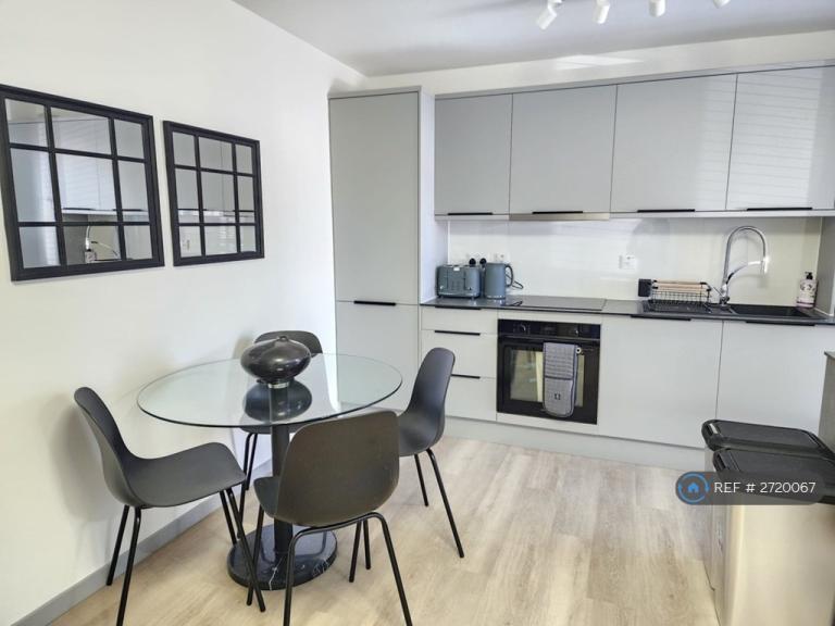 Flat Cromwell Way in Cherwell District
