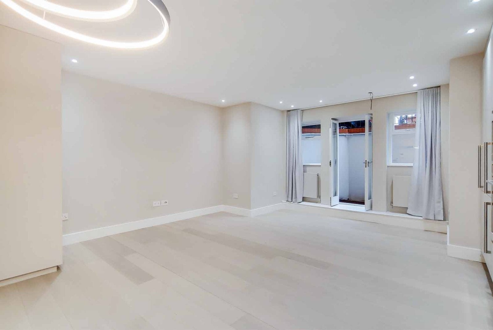 Flat Fitzjohn's Avenue in Greater London