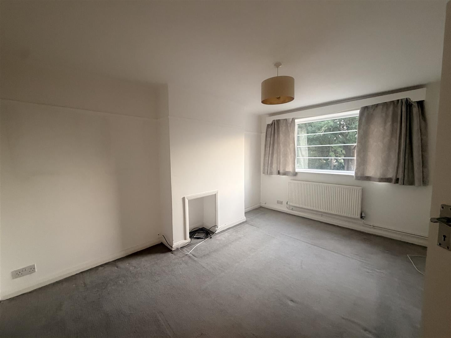 Flat Wynash Gardens in Greater London