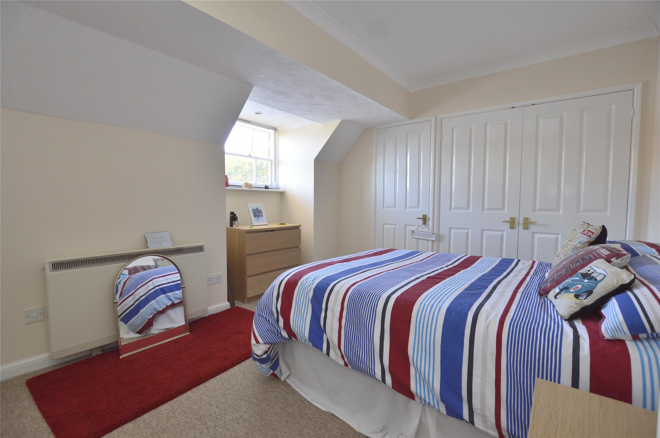 Flat Pine Gardens in Reigate and Banstead