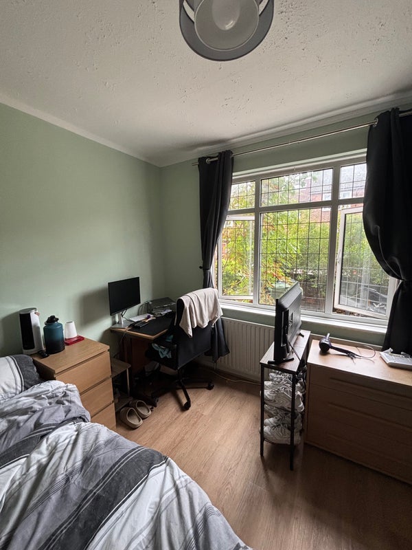 Room Allnutt Way in Greater London