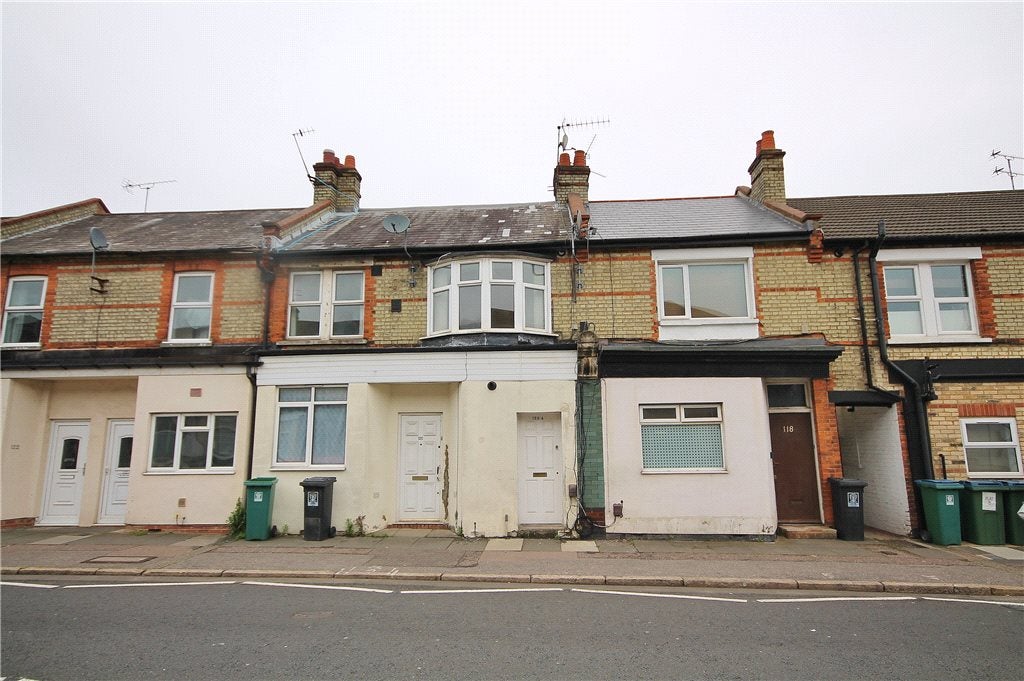 Flat Leavesden Road in Watford