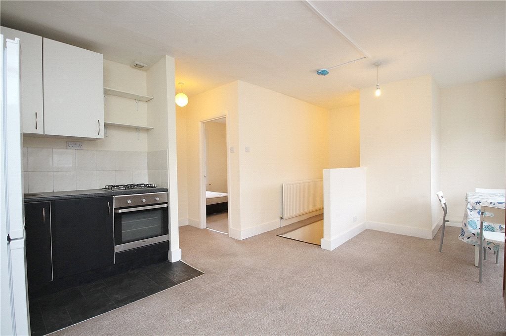 Flat Leavesden Road in Watford