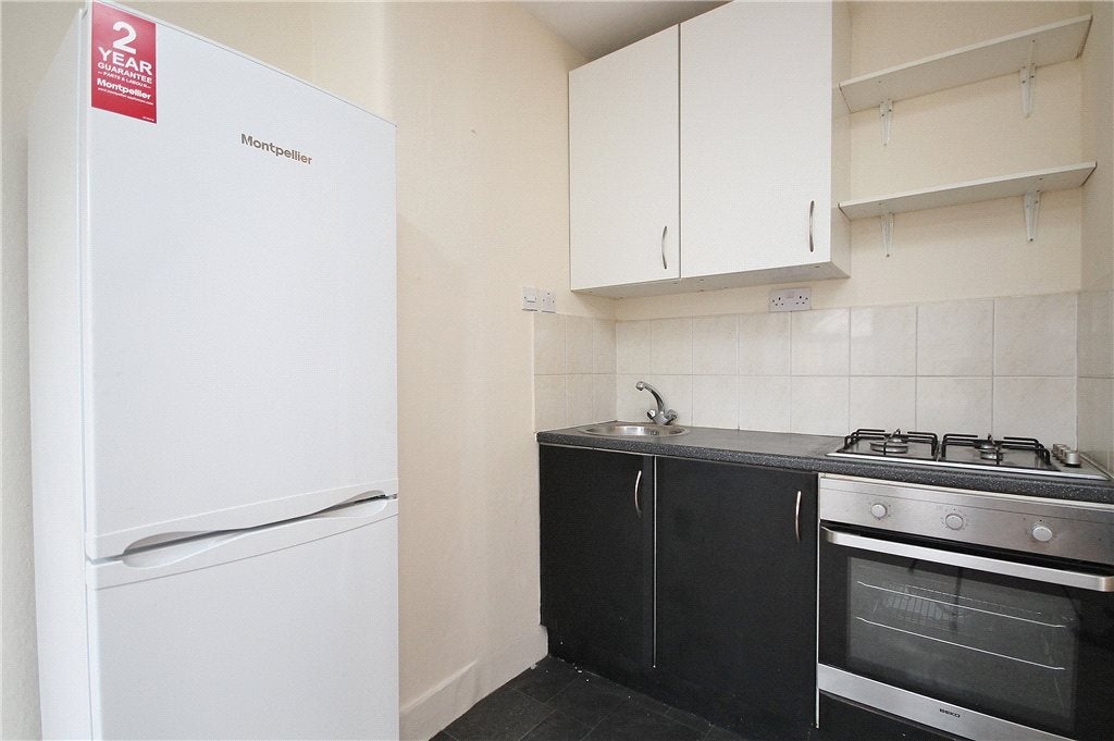 Flat Leavesden Road in Watford