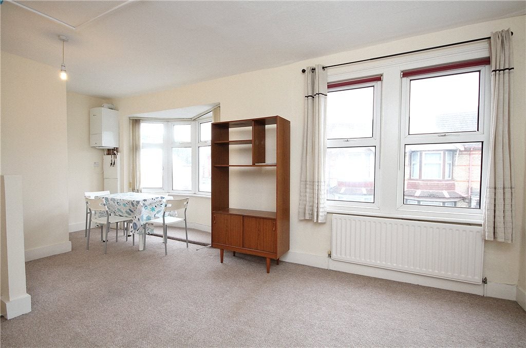 Flat Leavesden Road in Watford