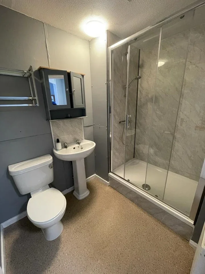 Room Barchester Close in Greater London