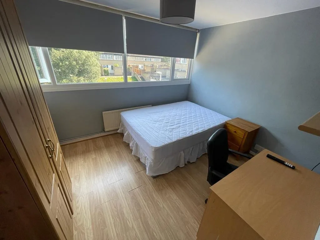Room Barchester Close in Greater London