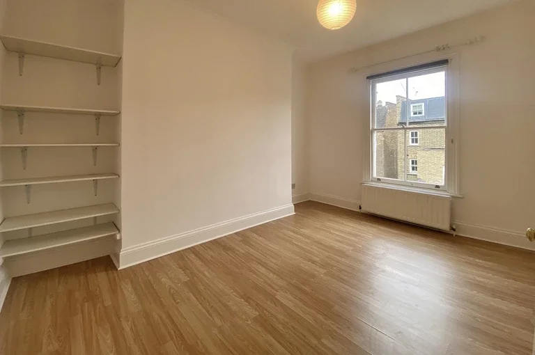 Flat Hammersmith Road in Greater London
