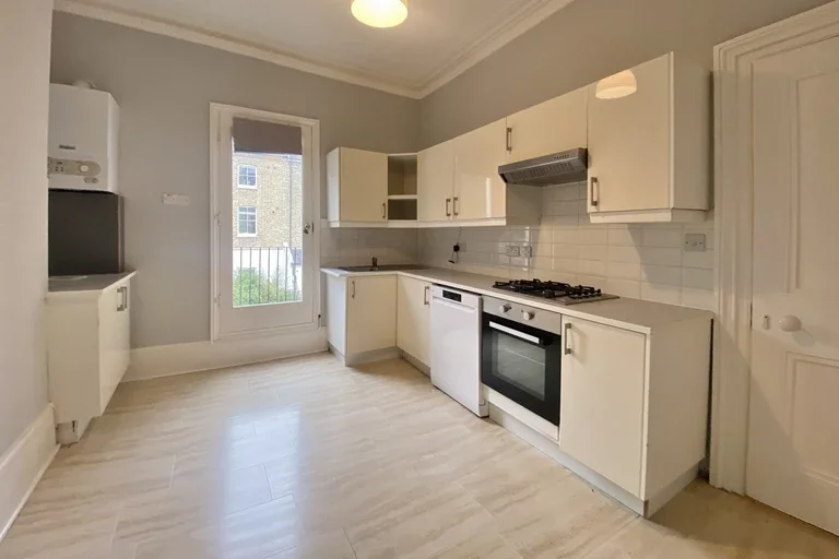 Flat Hammersmith Road in Greater London
