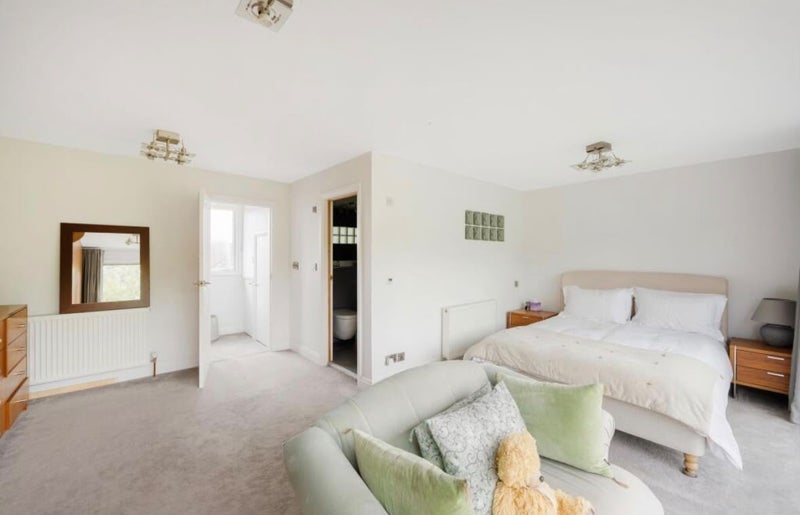 Room Mount Pleasant Road in Greater London