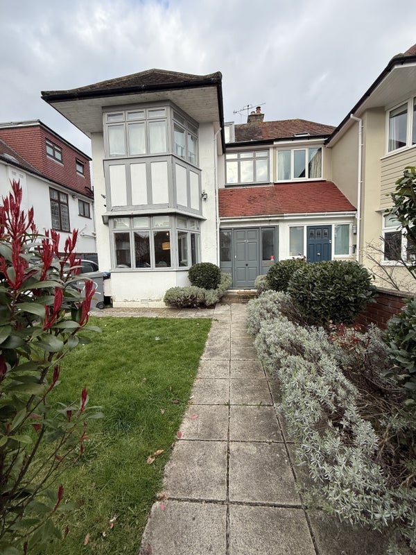 Room Mount Pleasant Road in Greater London