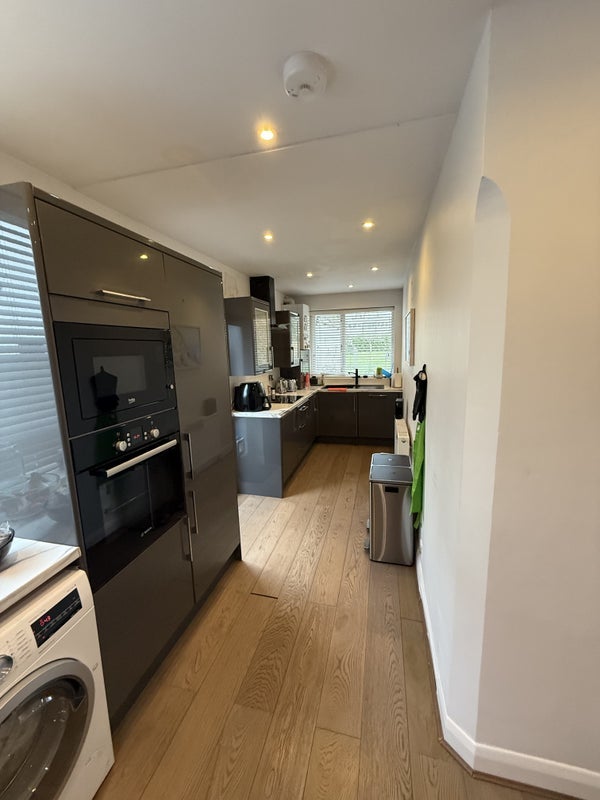 Room Mount Pleasant Road in Greater London