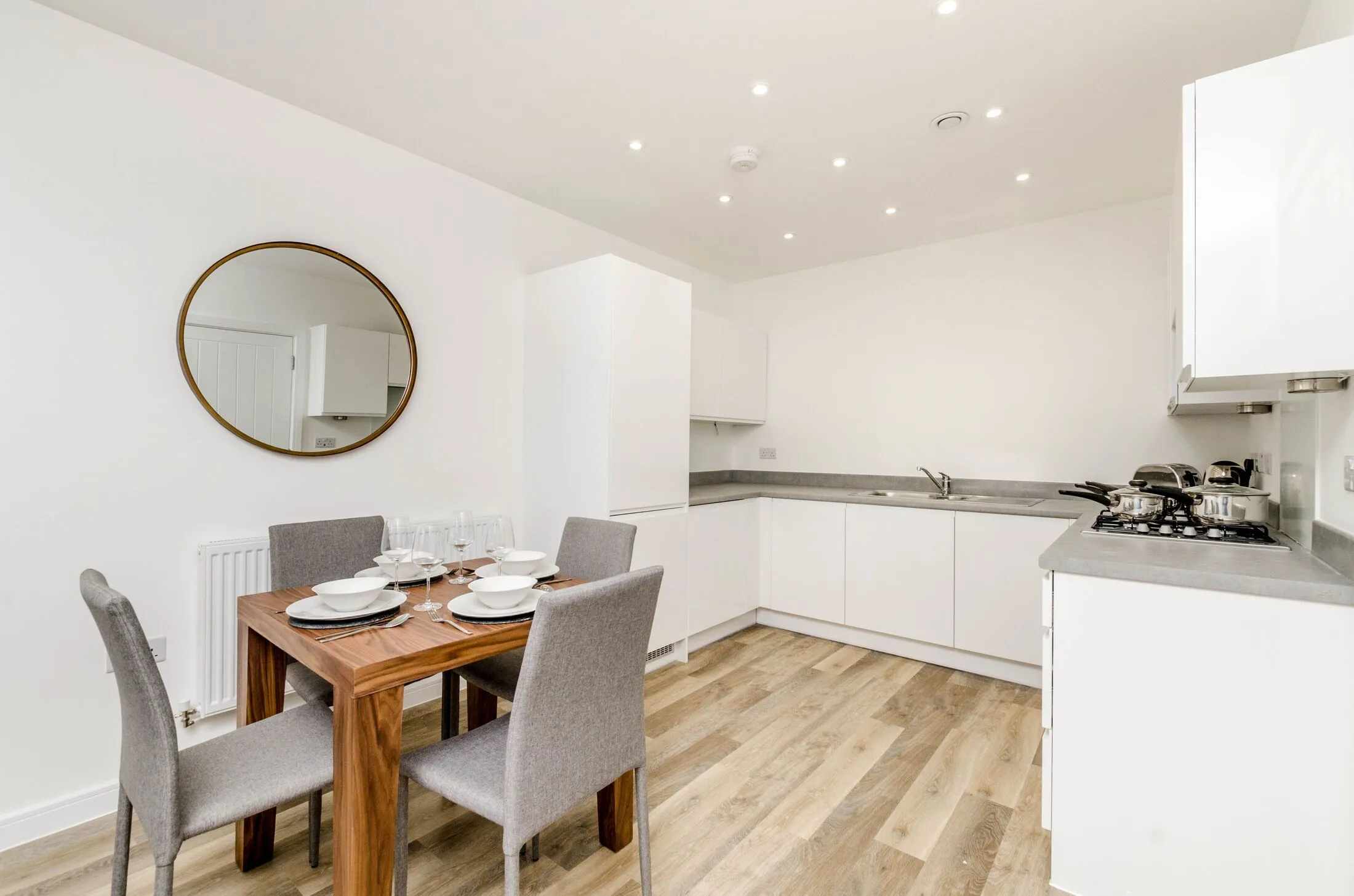 Flat Walnut Tree Close in Guildford