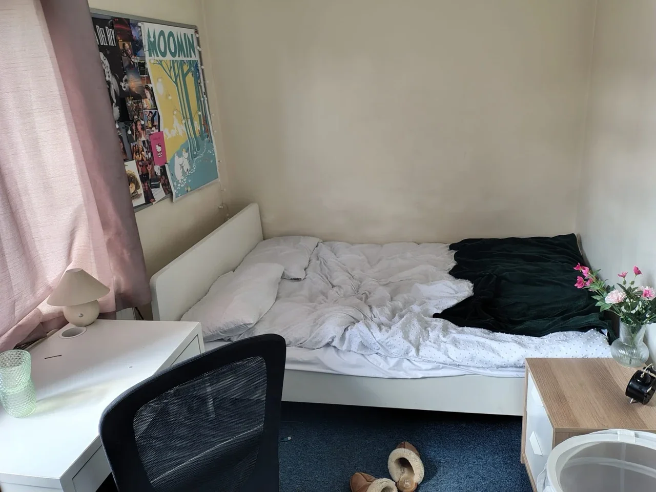 Room Crown Street in Borough of Runnymede