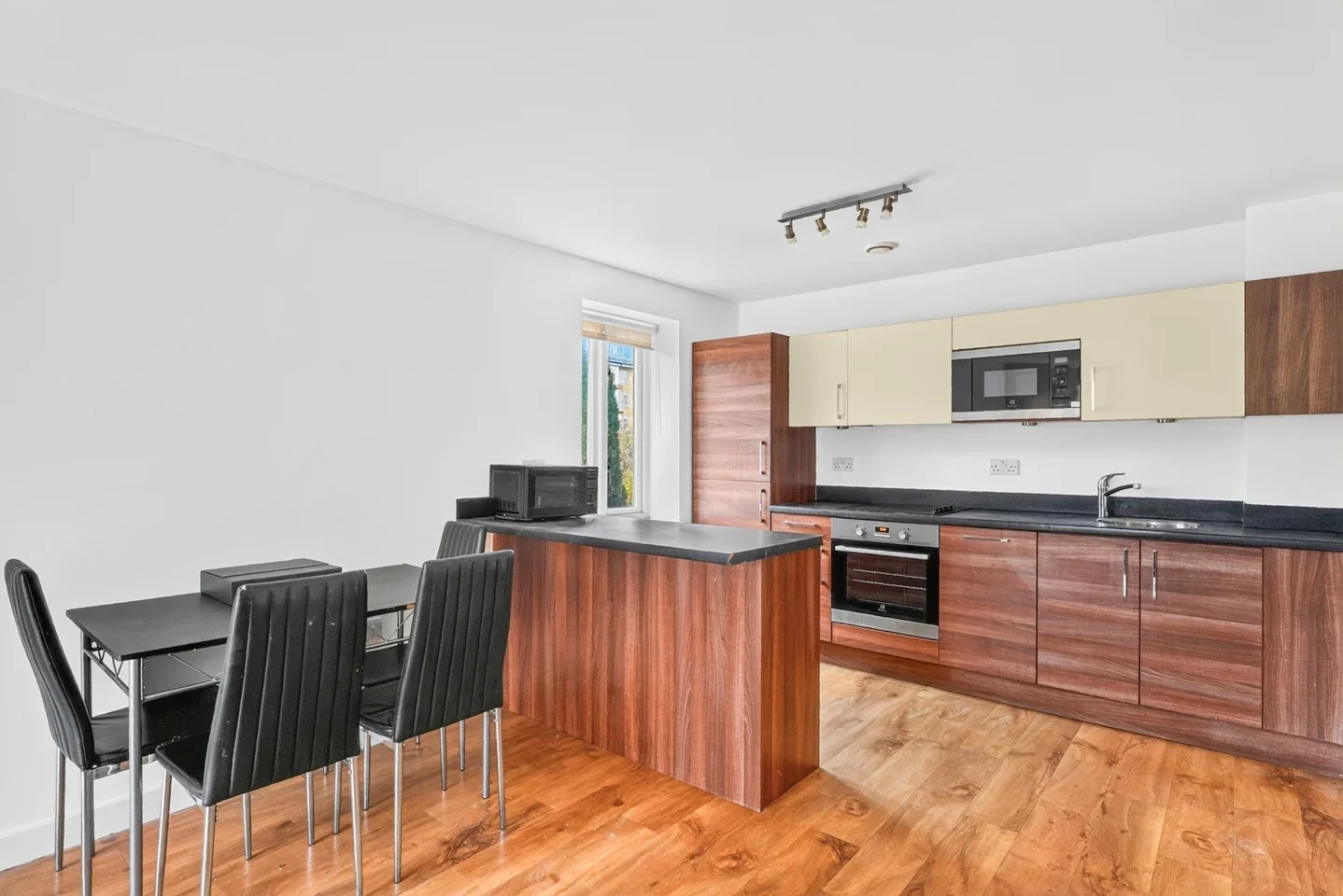 Flat Park Lodge Avenue in Greater London