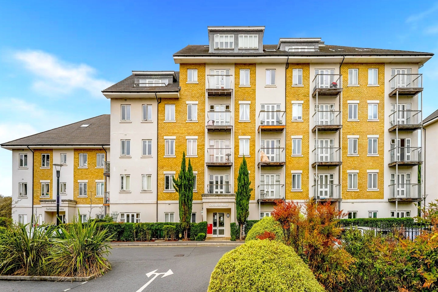Flat Park Lodge Avenue in Greater London