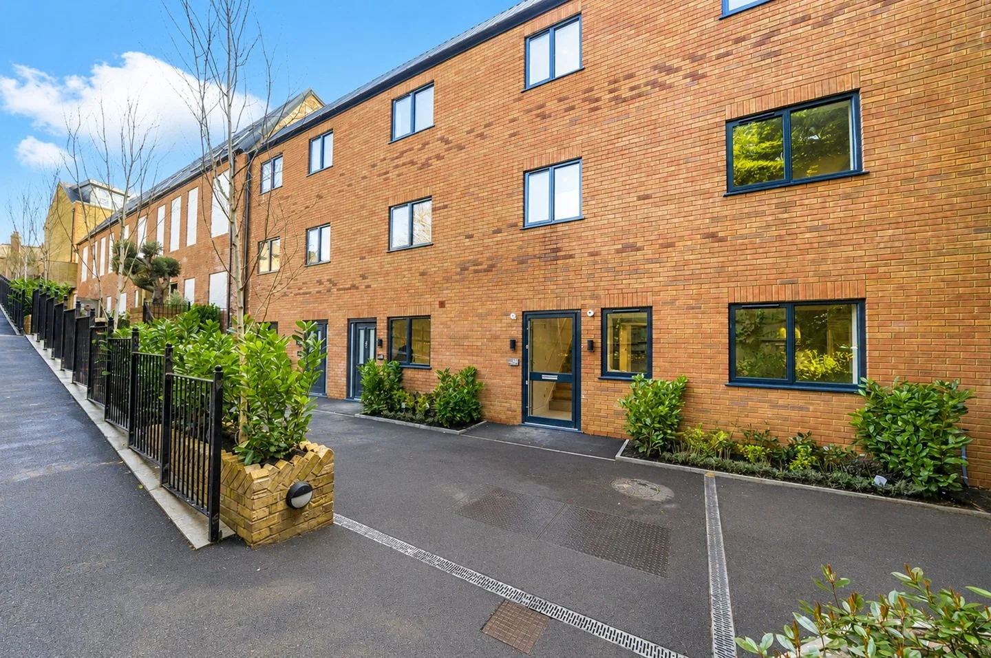 Flat Bushey Grove Road in Hertsmere