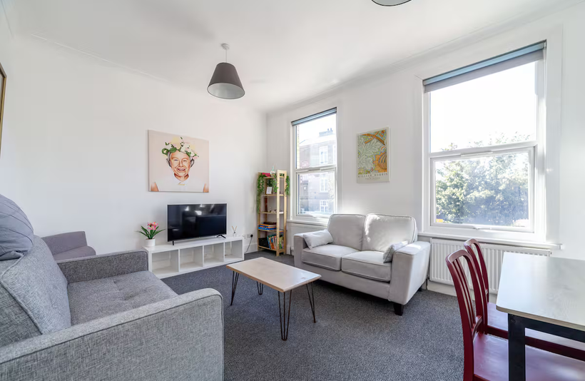 Flat Blackstock Road in Greater London