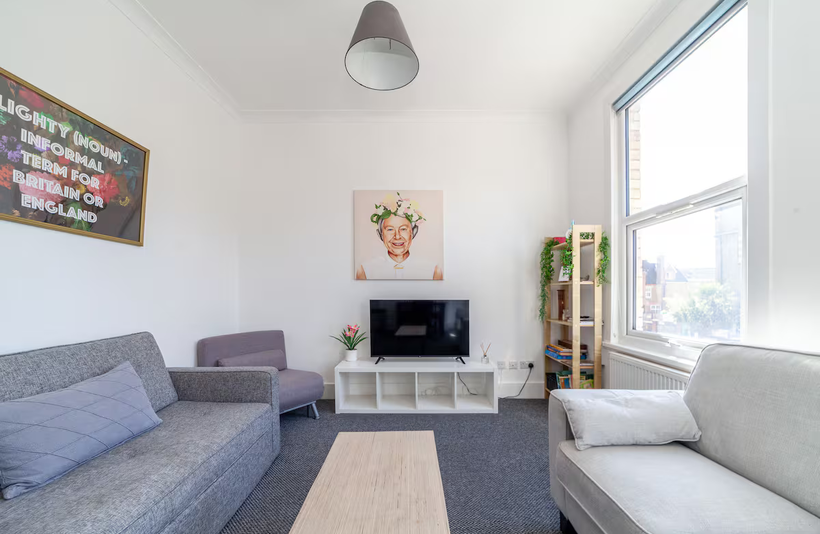 Flat Blackstock Road in Greater London