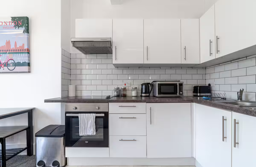 Flat Blackstock Road in Greater London