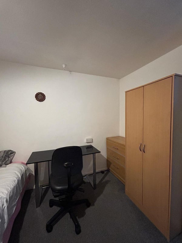 Room Benwick Close in Greater London