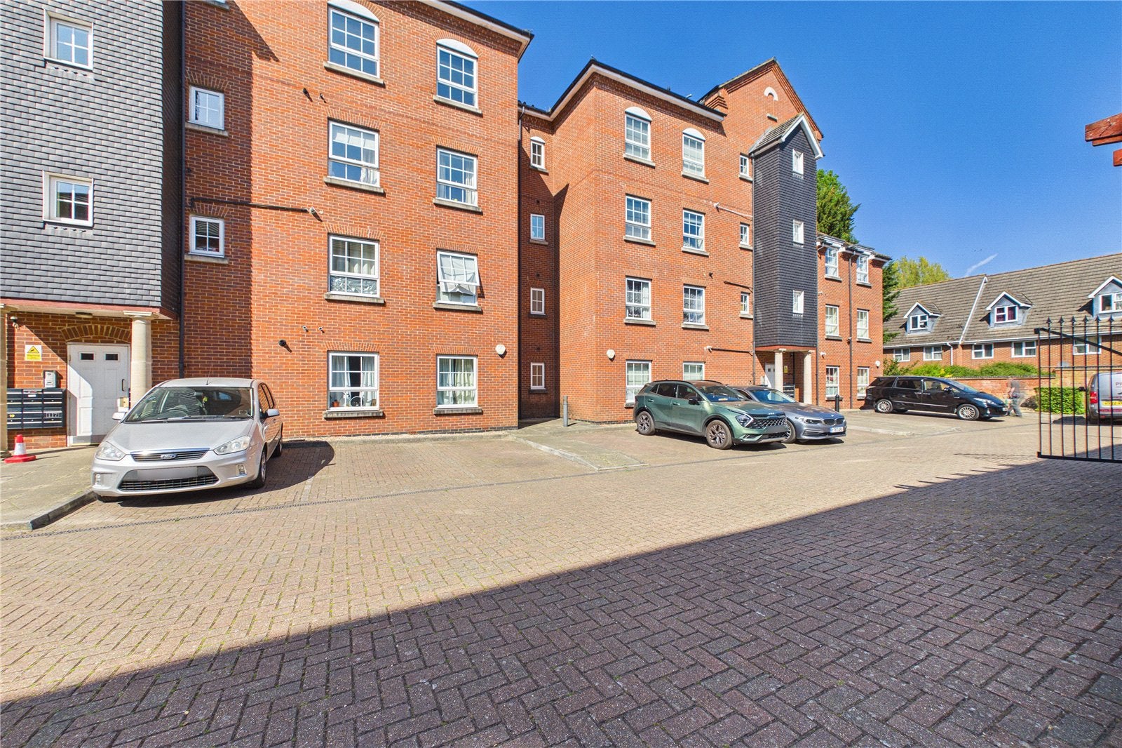 Flat Katesgrove Lane in Reading