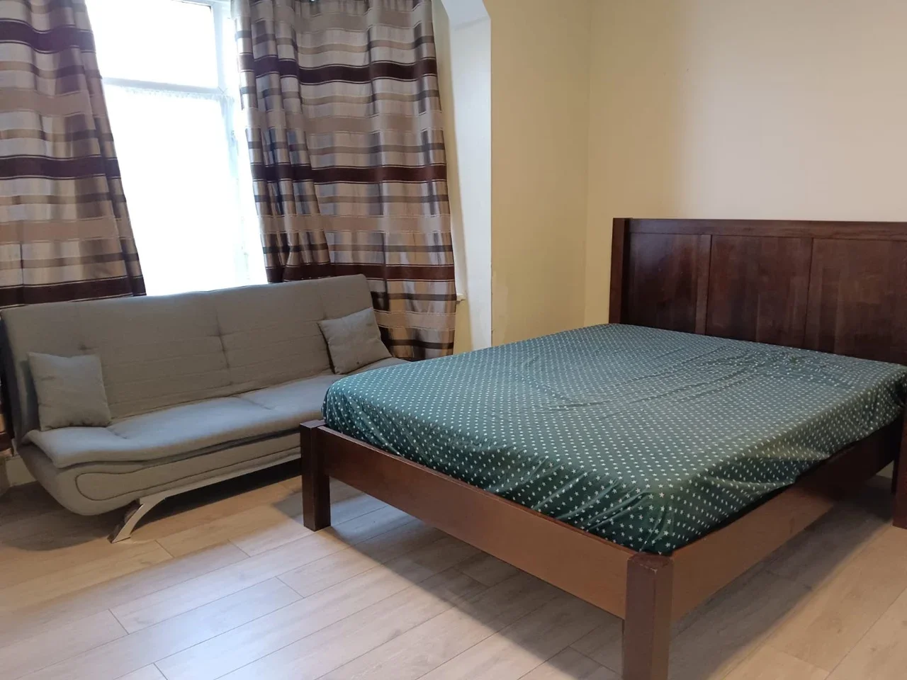 Room Eastern Avenue in Greater London