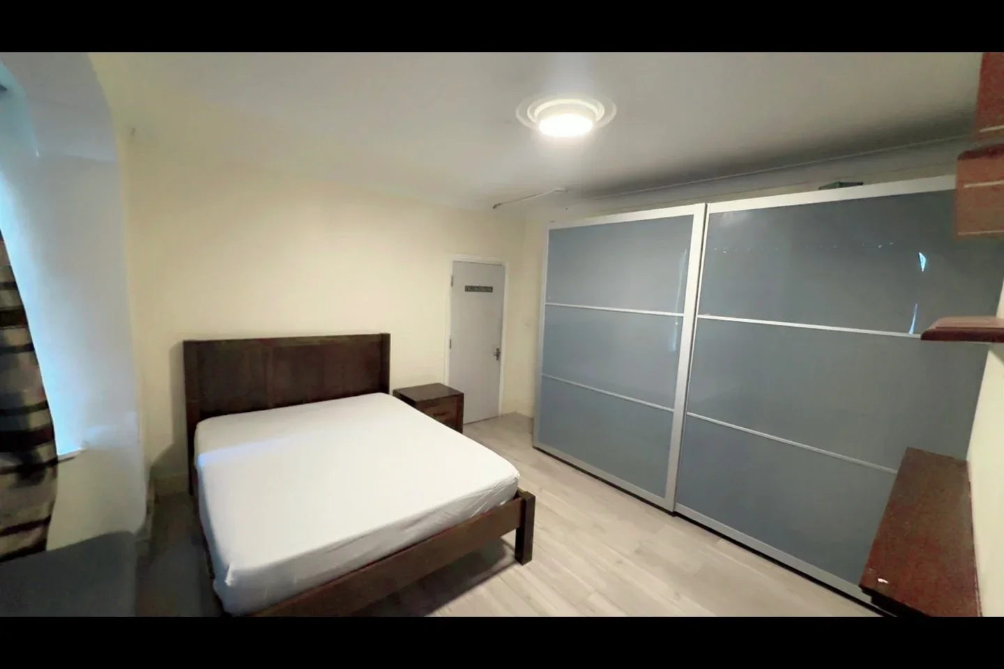 Room Eastern Avenue in Greater London