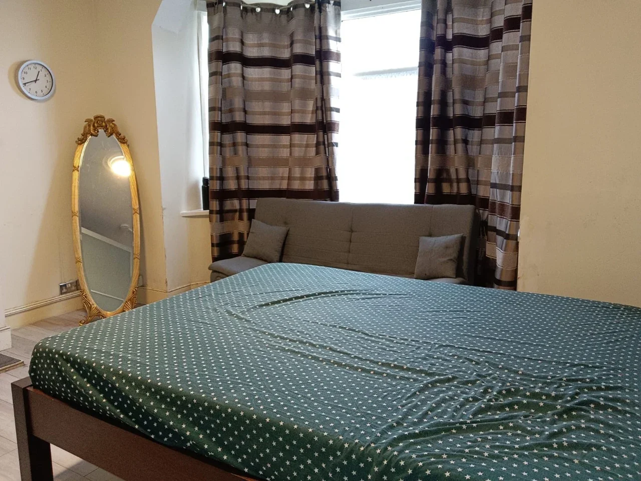 Room Eastern Avenue in Greater London