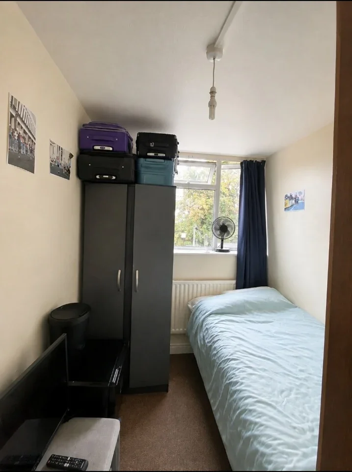 Room St James's Crescent in Greater London