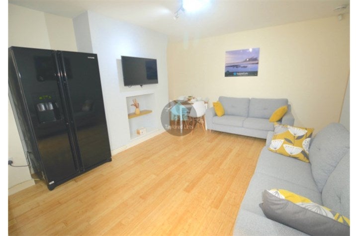 Flat Bolingbroke Street in Newcastle upon Tyne