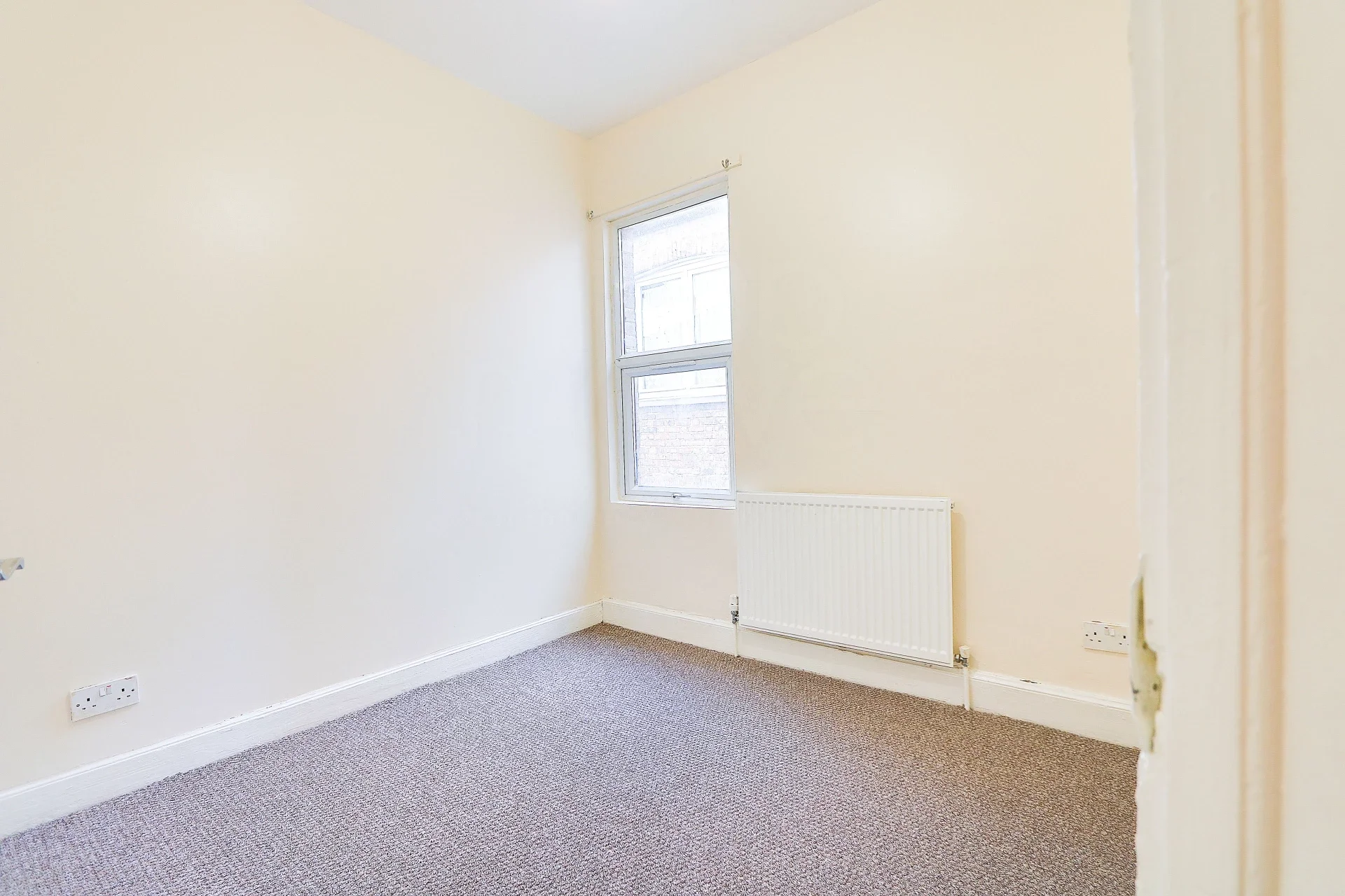 Flat Lenham Road in Greater London
