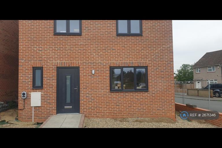 Room Garron Lane in South Ockendon