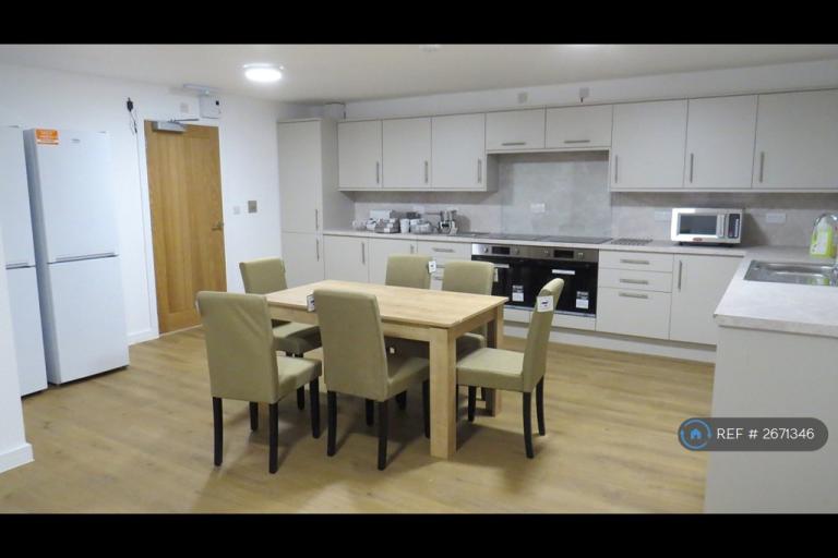 Room Garron Lane in South Ockendon
