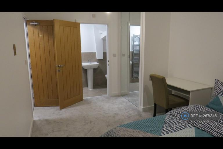 Room Garron Lane in South Ockendon