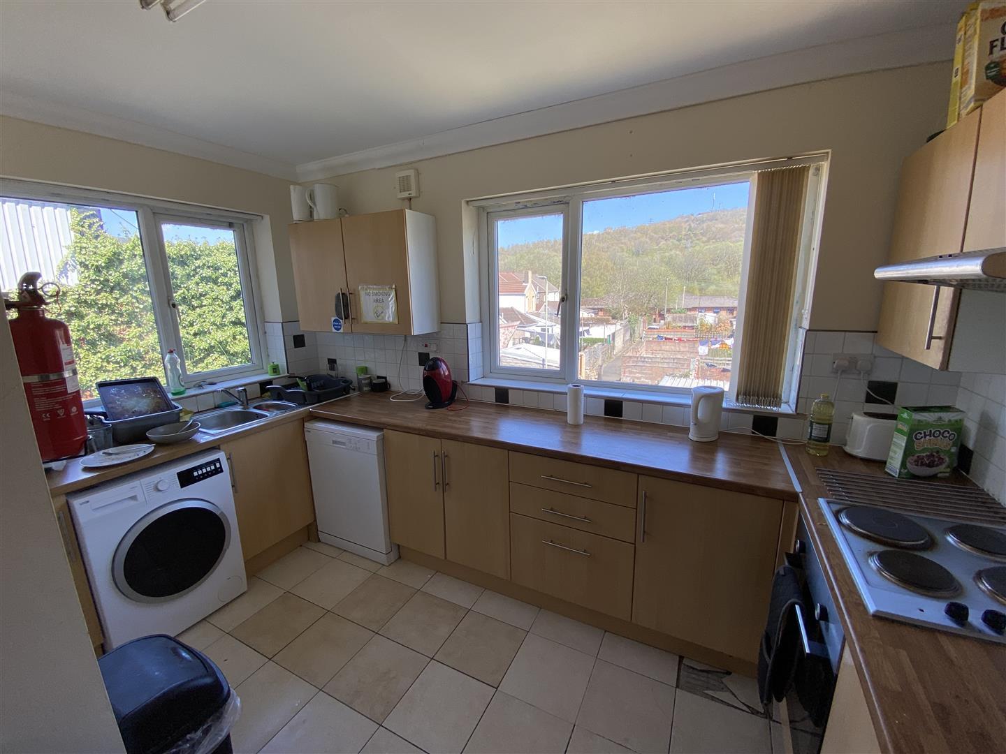 Flat Broadway in Pontypridd