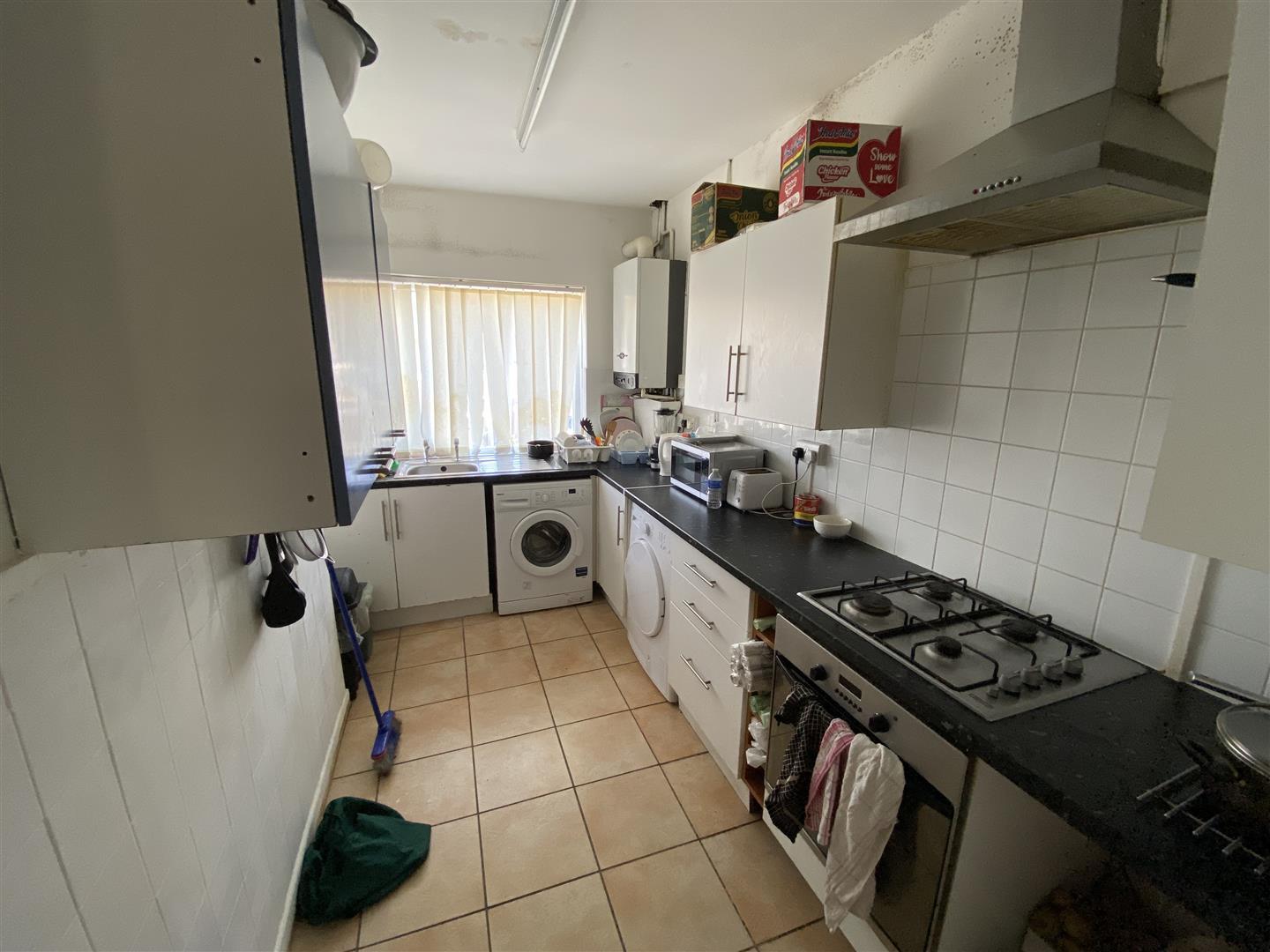 Flat Broadway in Pontypridd