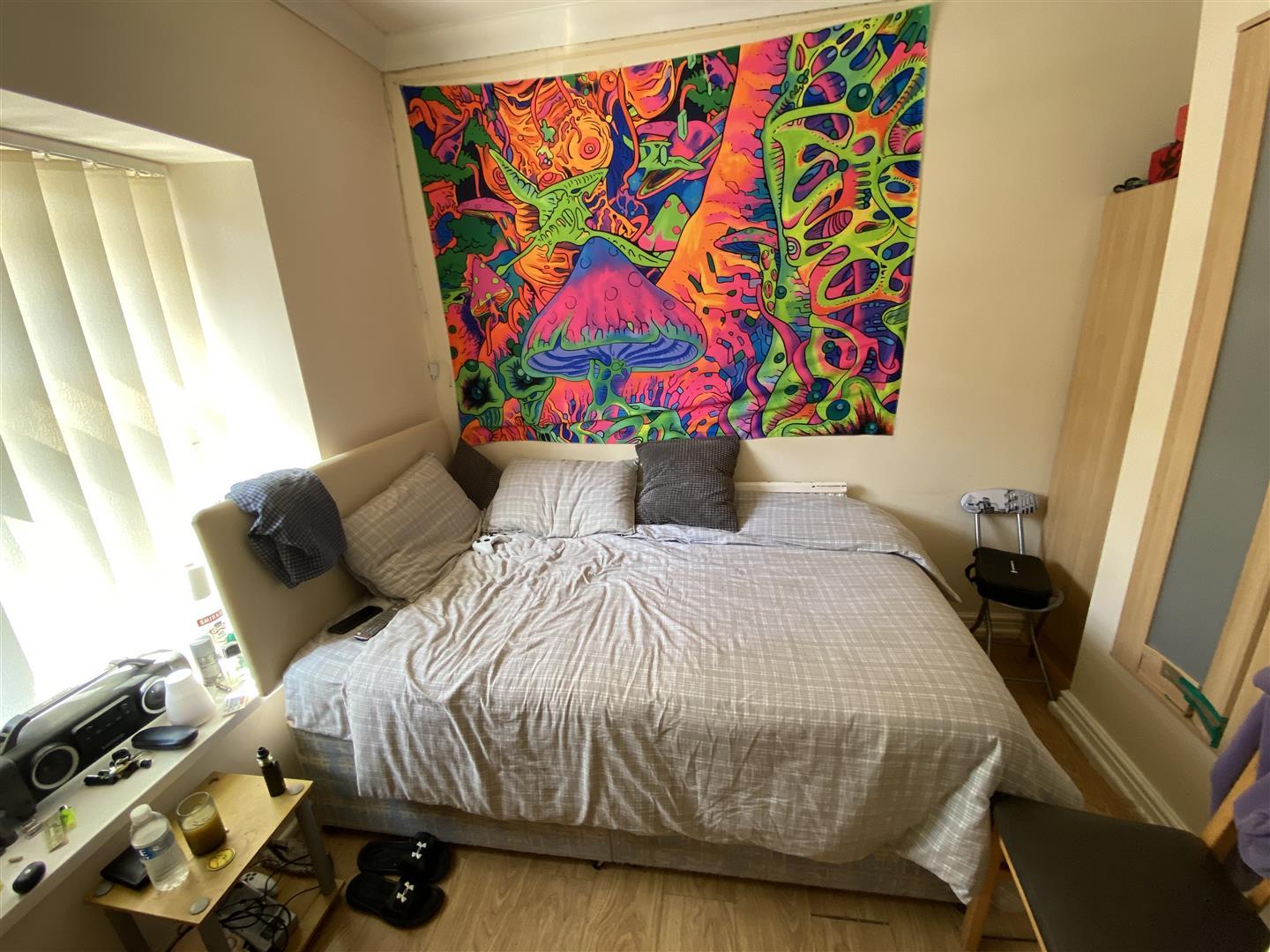 Flat Broadway in Pontypridd