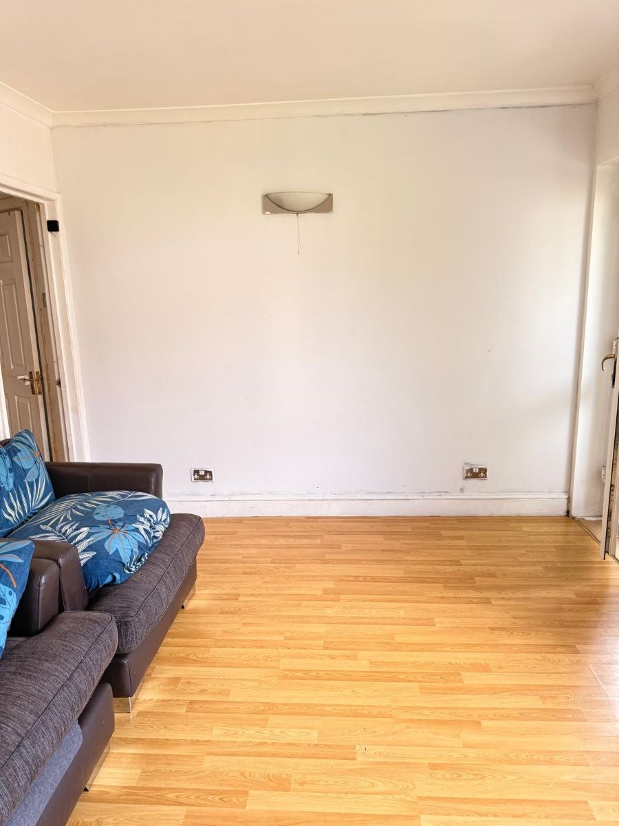 Flat Fairfield Drive in Greater London