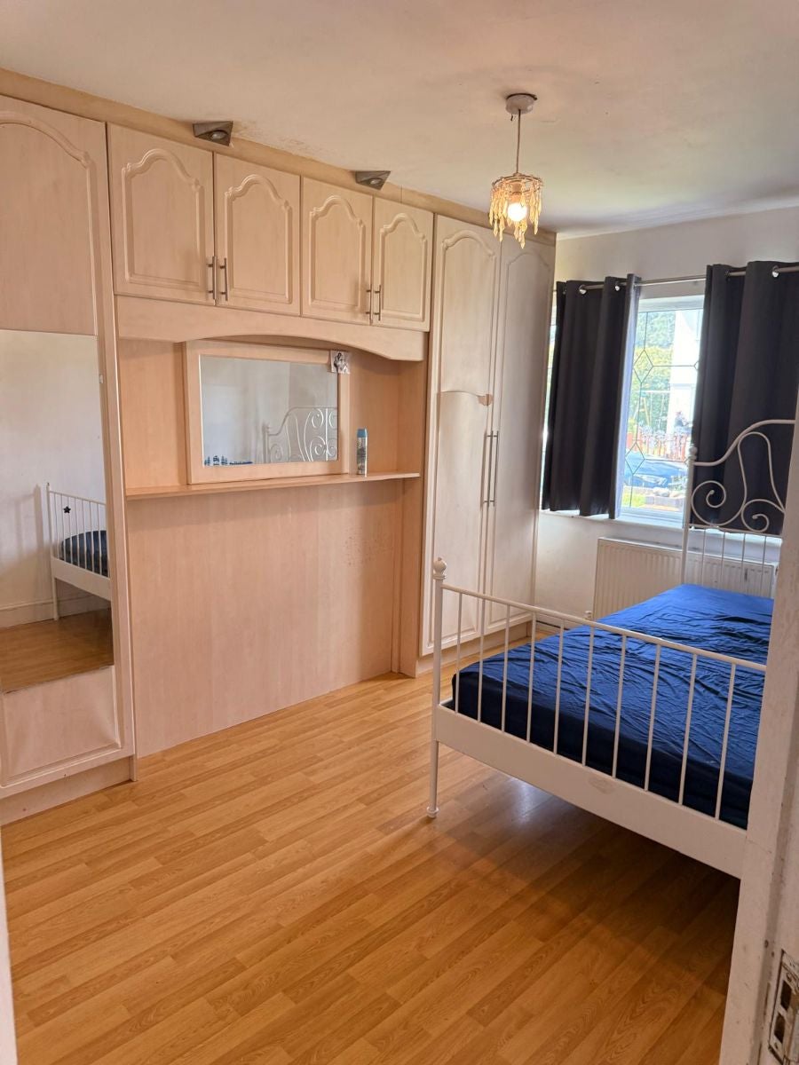 Flat Fairfield Drive in Greater London