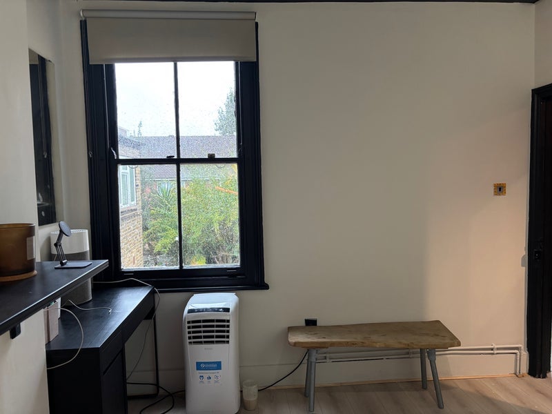 Room Ambergate Street in Greater London