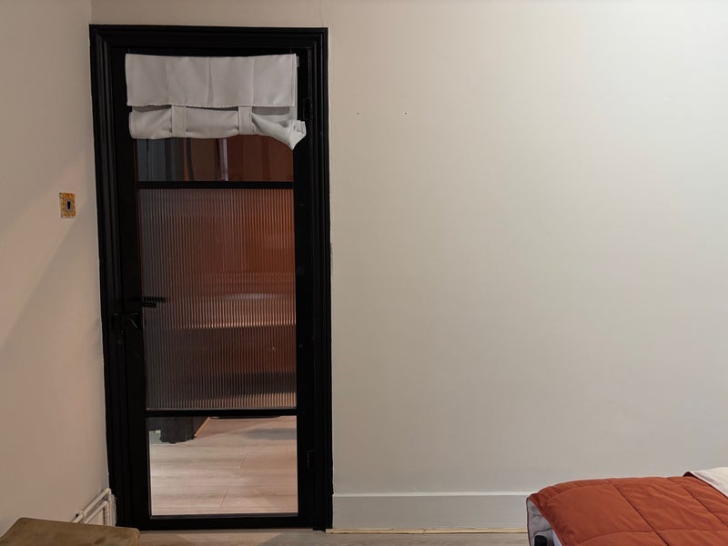 Room Ambergate Street in Greater London